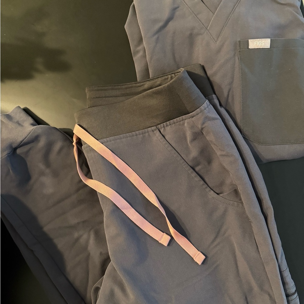 Figs Women's Scrub Set in Gray and Pink
